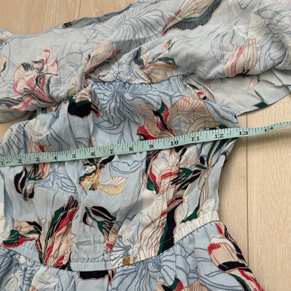 3/$10 cupcakes & cashmere Off The Shoulder Floral Dress in Light Blue and Pink - Picture 5 of 8